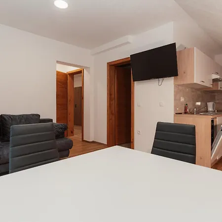 Apartmaji Laznik Апартаменты Ljubno