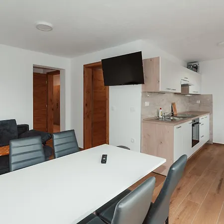 Apartmaji Laznik Апартаменты Ljubno